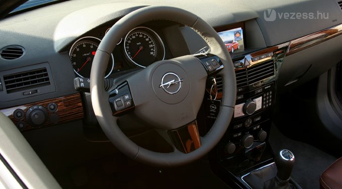 Vezettük: Opel Astra 1.6 Turbo 21