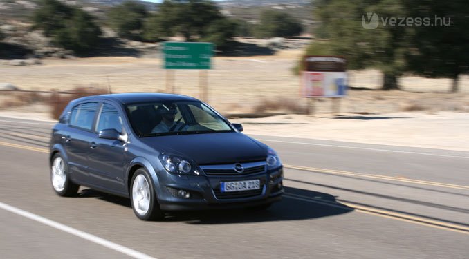 Vezettük: Opel Astra 1.6 Turbo 39