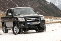 Vezettük: Ford Ranger 2,5 TDCi 73