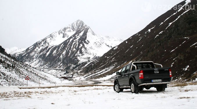 Vezettük: Ford Ranger 2,5 TDCi 38