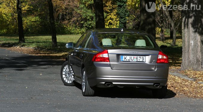 Teszt: Volvo S80 V8 19