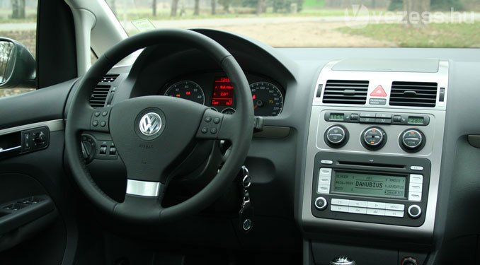 Teszt: Volkswagen Touran TSI 27