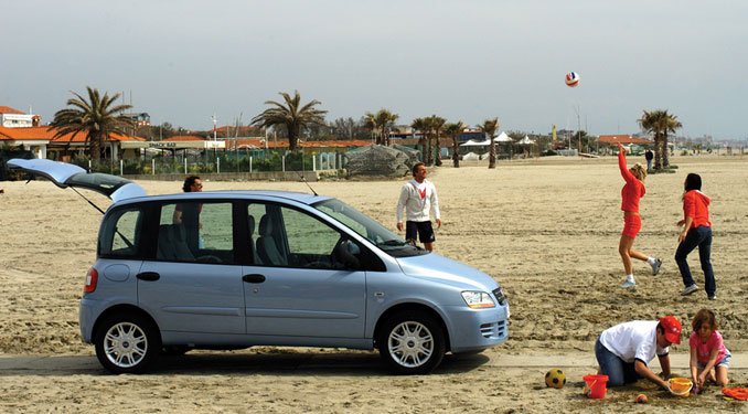 Alig van egzotikus autó, egy Multipla azért akad