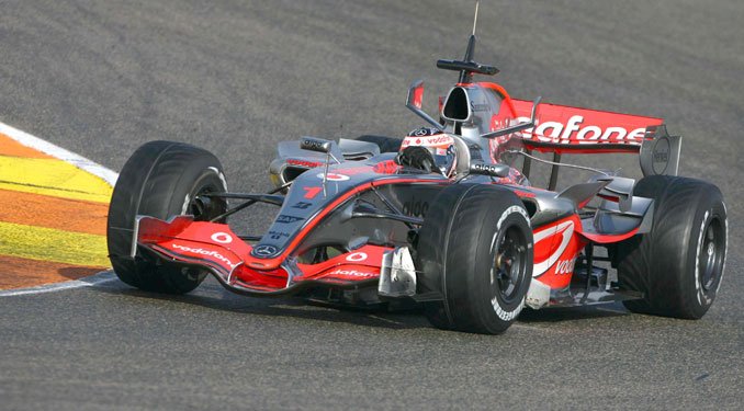 Alonso aerodinamikai beállításokat tesztelt