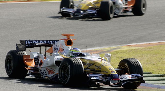 A Renault-k továbbra is az élmezőnyben hajtanak