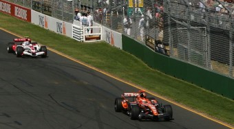 Pályán kívül dőlhet el az F1