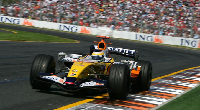 Briatore a gumiváltást hibáztatja