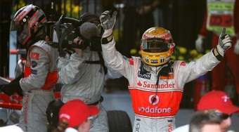 Megőrülnek a britek Hamiltonért