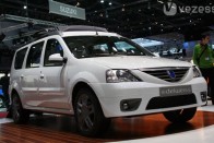 Itt a luxus Dacia