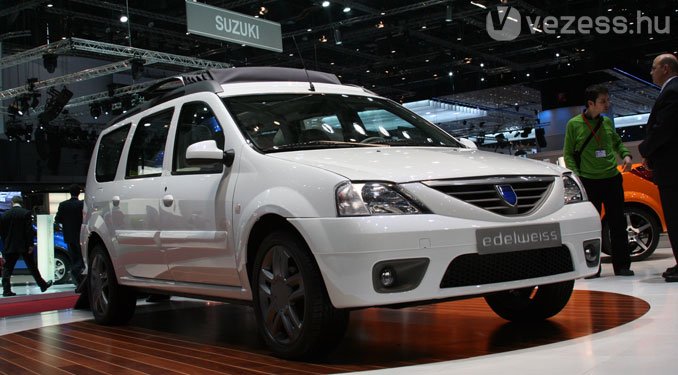 Itt a luxus Dacia