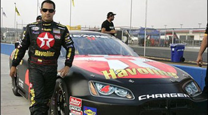 Montoya félrelök, és csúcsra tör