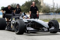 A Panoz gyártja a Champ Car karosszériákat