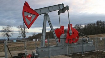 Újabb benzináremelés