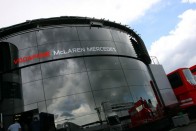 Világbajnok lehet a McLaren 142