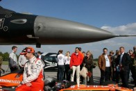 Spyker vs. F16 71