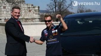 Talmácsi Forddal versenyez