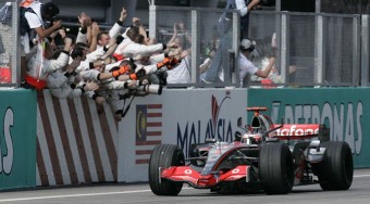 Kettős McLaren siker Malajziában