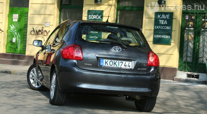 Teszt: Toyota Auris 1.6 27