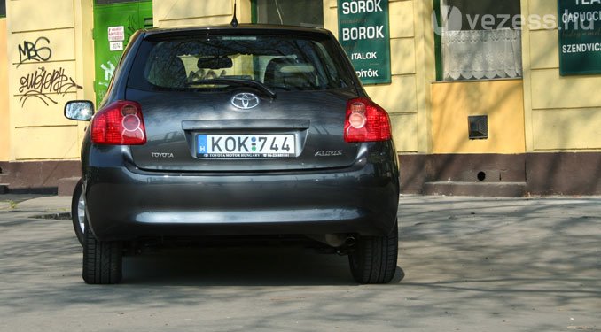 Teszt: Toyota Auris 1.6 26