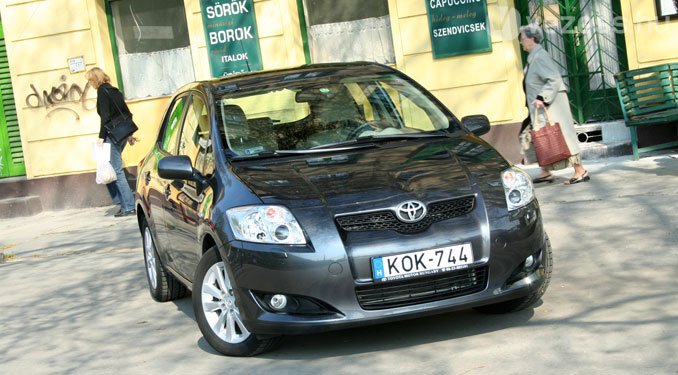 Teszt: Toyota Auris 1.6 24