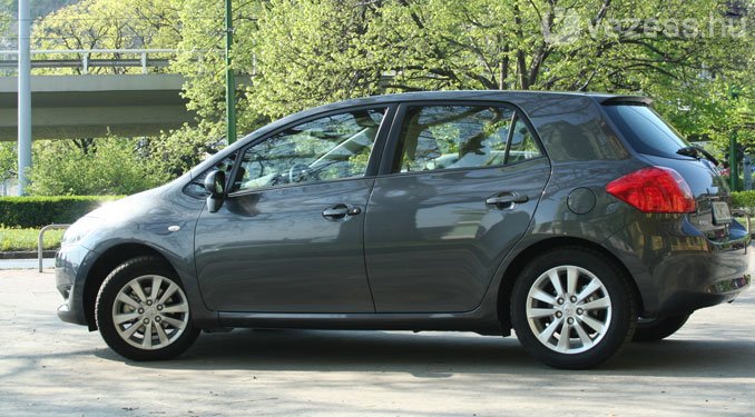 Teszt: Toyota Auris 1.6 21