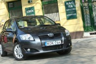 Teszt: Toyota Auris 1.6 44