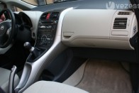 Teszt: Toyota Auris 1.6 32