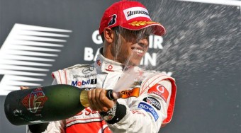 Hamilton a bajnokságra hajt