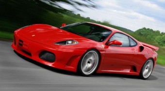 Kis Ferrari brutál teljesítménnyel - videó