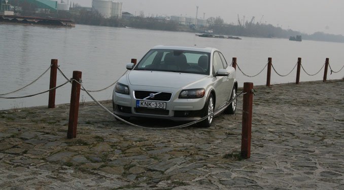 Teszt: Volvo C30 T5 24