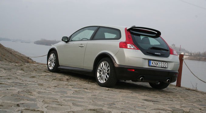 Teszt: Volvo C30 T5 21