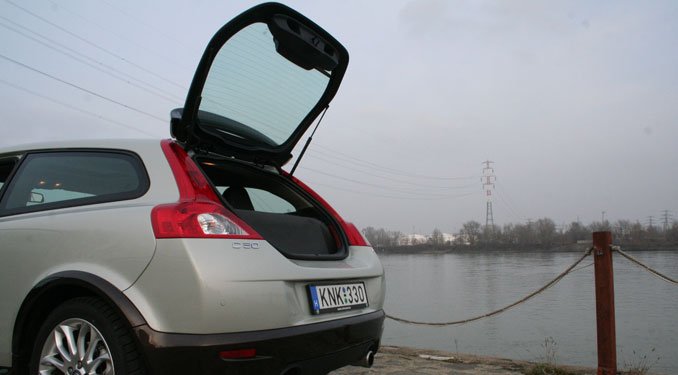 Teszt: Volvo C30 T5 18