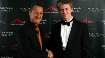 A díjat átadja: Michael Schumacher