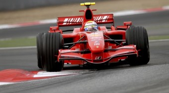 A Ferrari továbbra is az élen