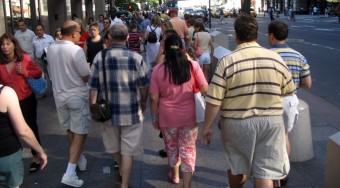 Száguldás járdán!