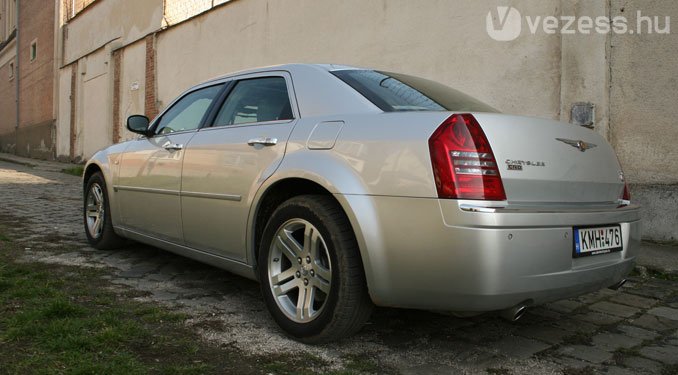 Teszt: Chrysler 300C 3,0 CRD 27