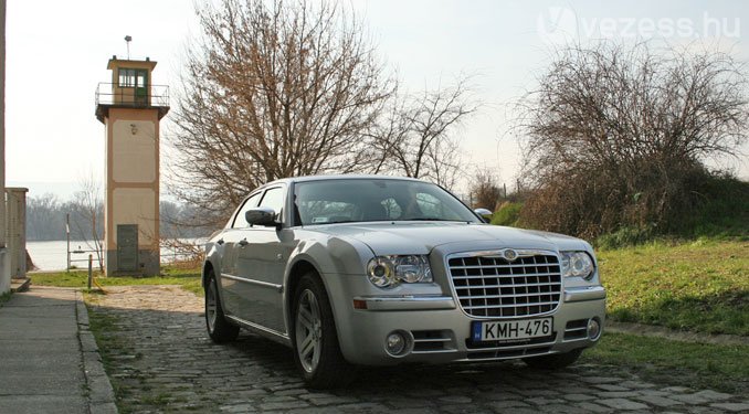 Teszt: Chrysler 300C 3,0 CRD 23