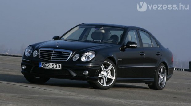 Teszt: Mercedes-Benz E63 AMG 10