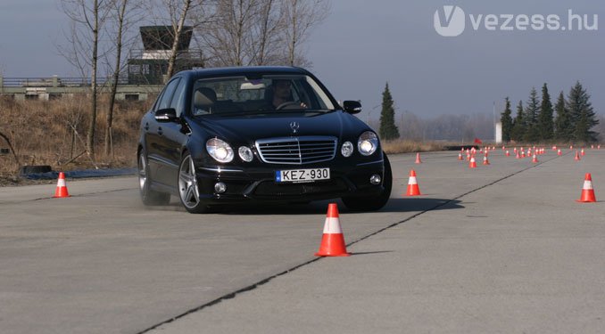 Teszt: Mercedes-Benz E63 AMG 1