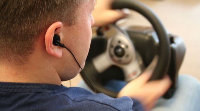 Betiltanák a zenehallgatást az autóban