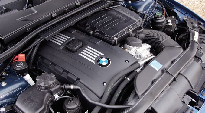 Ha csak egy győztes lehetne, az a BMW ikerturbós 3 literes motorja lenne