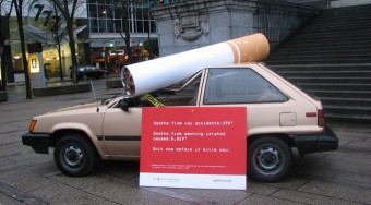 Betiltanák a dohányzást autóban