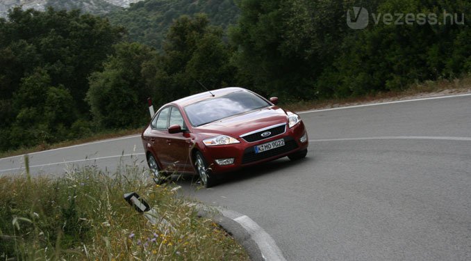 Vezettük: Ford Mondeo 2007 53