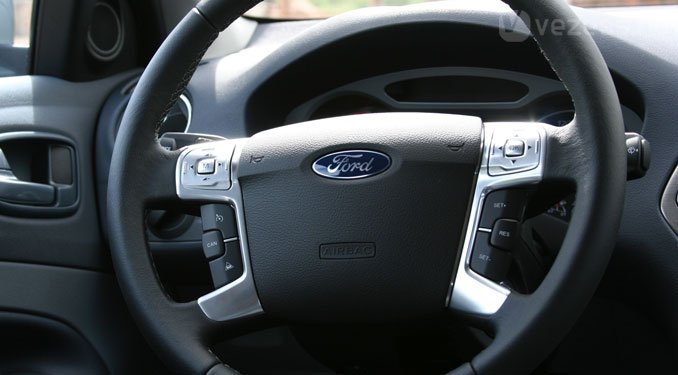 Vezettük: Ford Mondeo 2007 12