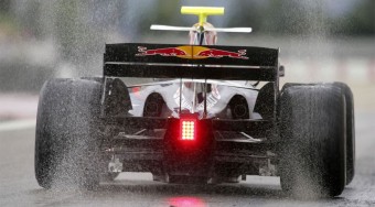 Szabálytalan Red Bull szárnyak?