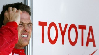 Ralf repül, jön Sato?