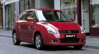 Piros Suzukira buknak a nők