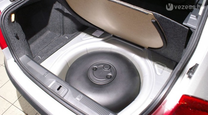 A pókerék helyére megy a tartály