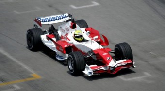 Ralf az élen Silverstone-ban