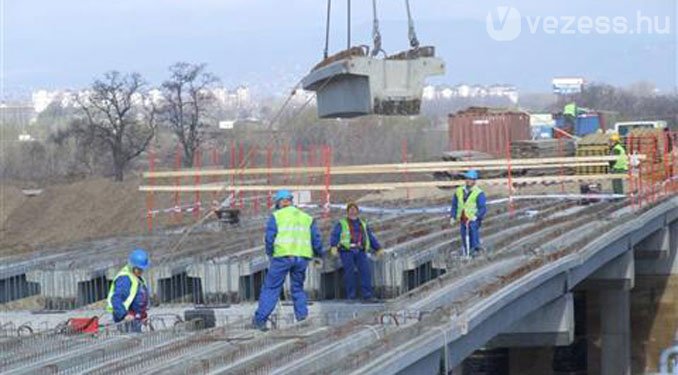 Nem az elektronikus útdíjra 12